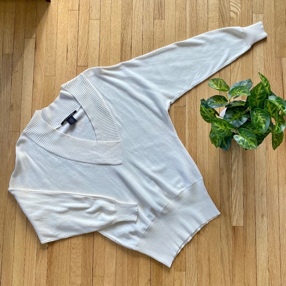 Pierre Cardin White Ribbed Trim Deep V-Neck Relaxed Ivory Sweater Size S - Picture 2 of 8